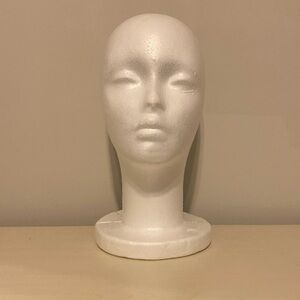 White mannequin head